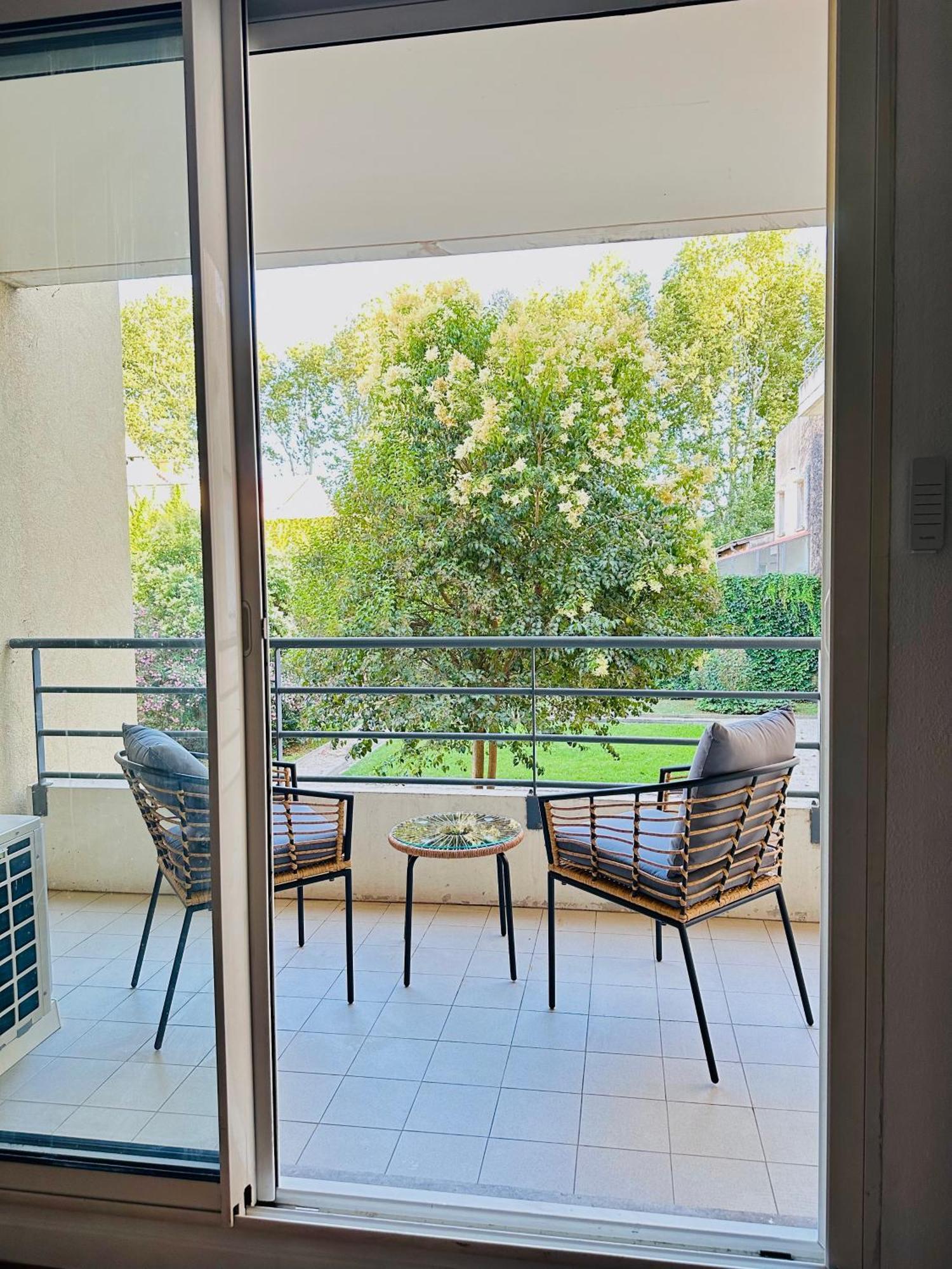 Apartment 40M2-Air Conditioning-Elevator-Underground Parking-Self Checkin! Appart Climatise 40M2-Ascenseur-Parking Souterrain -Arrivee Autonome Avignon Luaran gambar