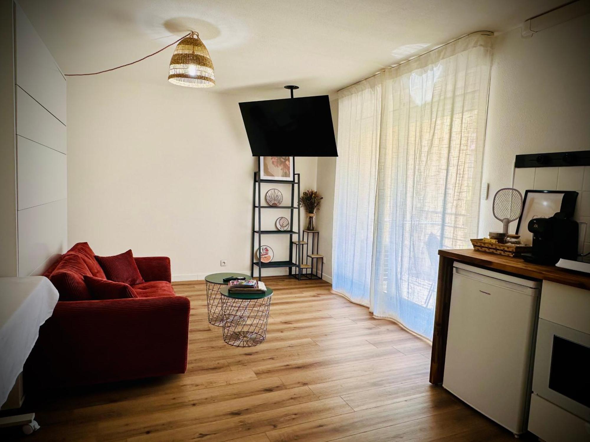 Apartment 40M2-Air Conditioning-Elevator-Underground Parking-Self Checkin! Appart Climatise 40M2-Ascenseur-Parking Souterrain -Arrivee Autonome Avignon Luaran gambar